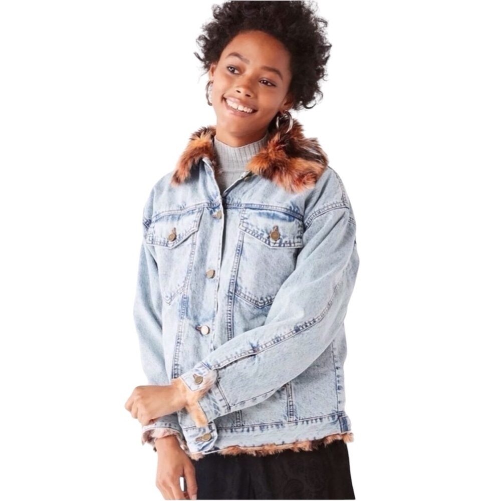 BDG Urban Outfitters Faux Fur Lined Denim Trucker Jacket Women’s Size XS…